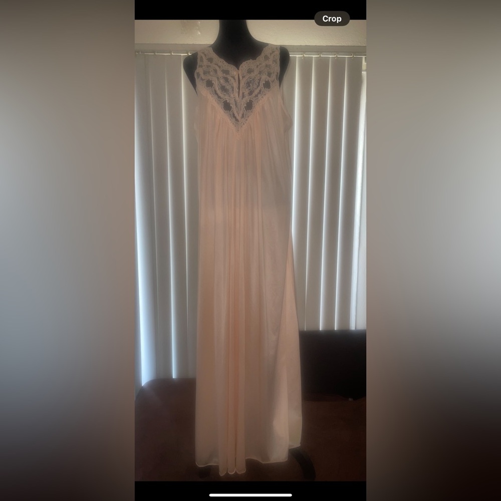 Vanity Fair Peach Lace Trim Robe - Picture 3 of 5